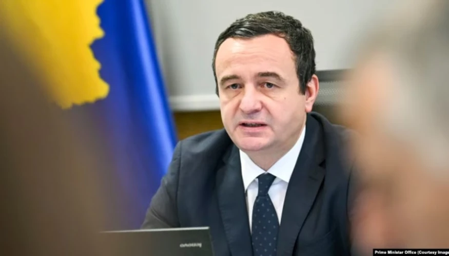 Послідовність подій 8 серпня в парламенті Косова: яйця в Курті і пауза засідання
