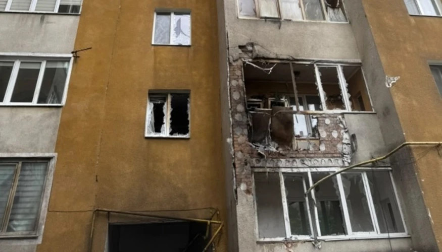 Послідовність нічної атаки на Хмельниччину: влучання у багатоповерхівку