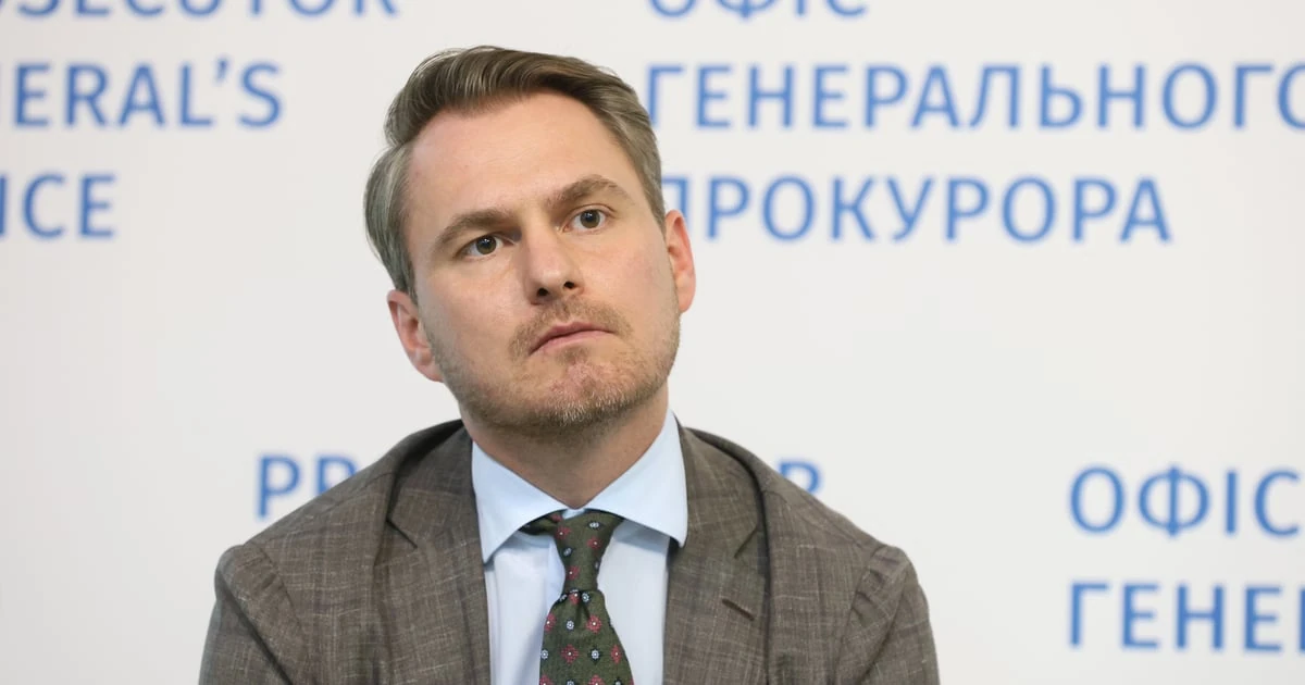 Кравченко 7 вересня подав заяву, 14 вересня — відсторонений указом Зеленського